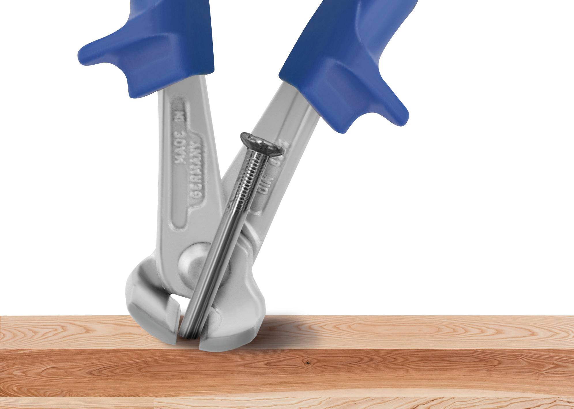 'Štípací kleště stříhají nehet na dřevěném stole'