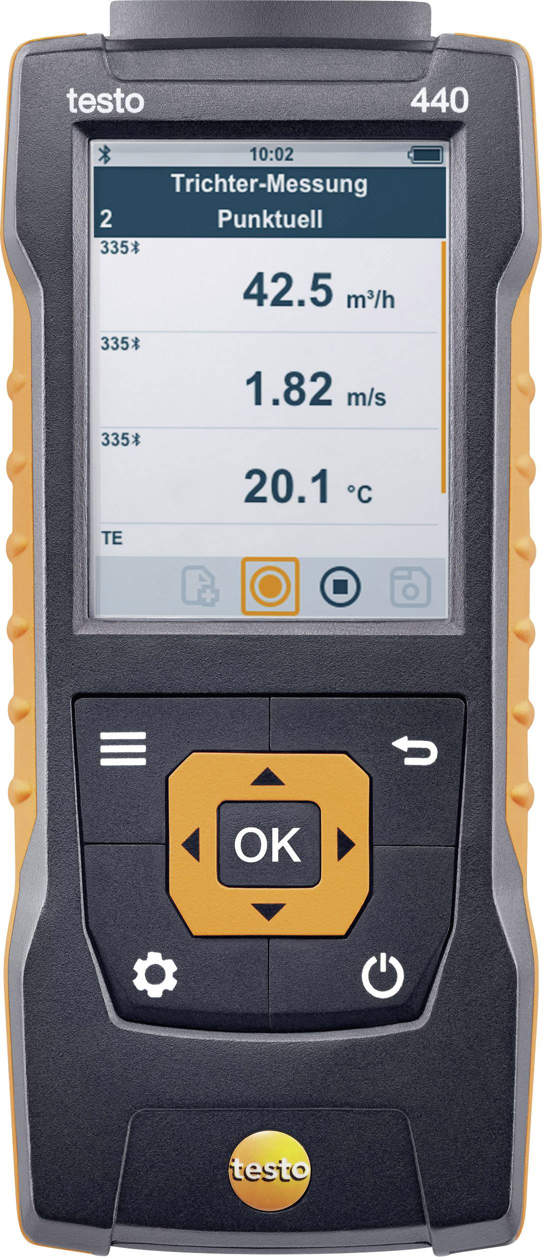 Obrázek zobrazuje měřicí přístroj s displejem, který ukazuje průtok vzduchu, rychlost a teplotu: 42,5 m³/h, 1,82 m/s, 20,1 °C.