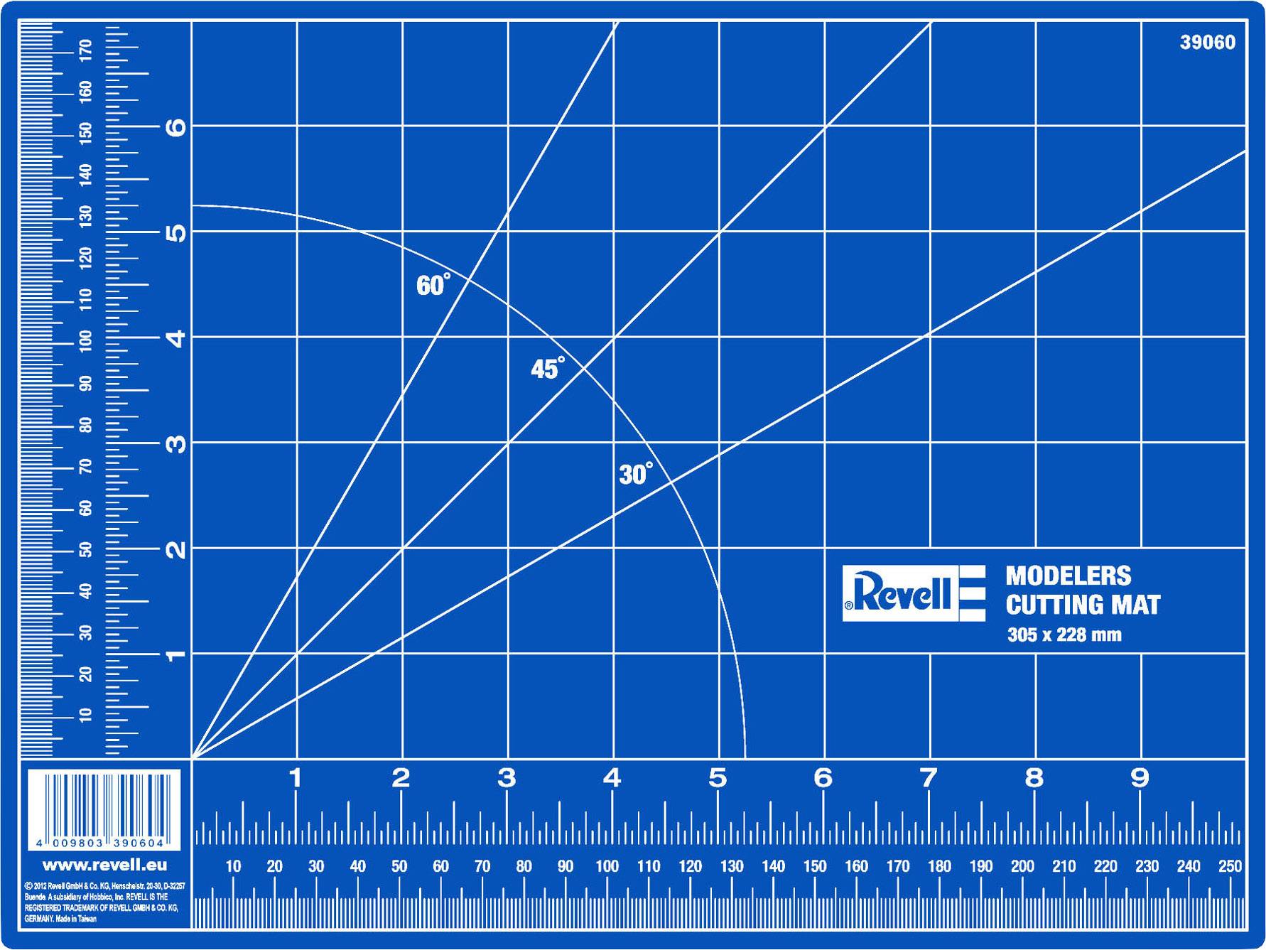 Modelářská řezací podložka od Revell s mřížkou, úhlovými čárami, měřítkem v centimetrech a palcích. Rozměry: 305 x 228 mm.