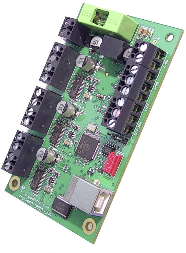 Elektronická deska plošných spojů s několika černými svorkovnicemi, mikročipy a zeleným připojovacím blokem pro ovládání zařízení.