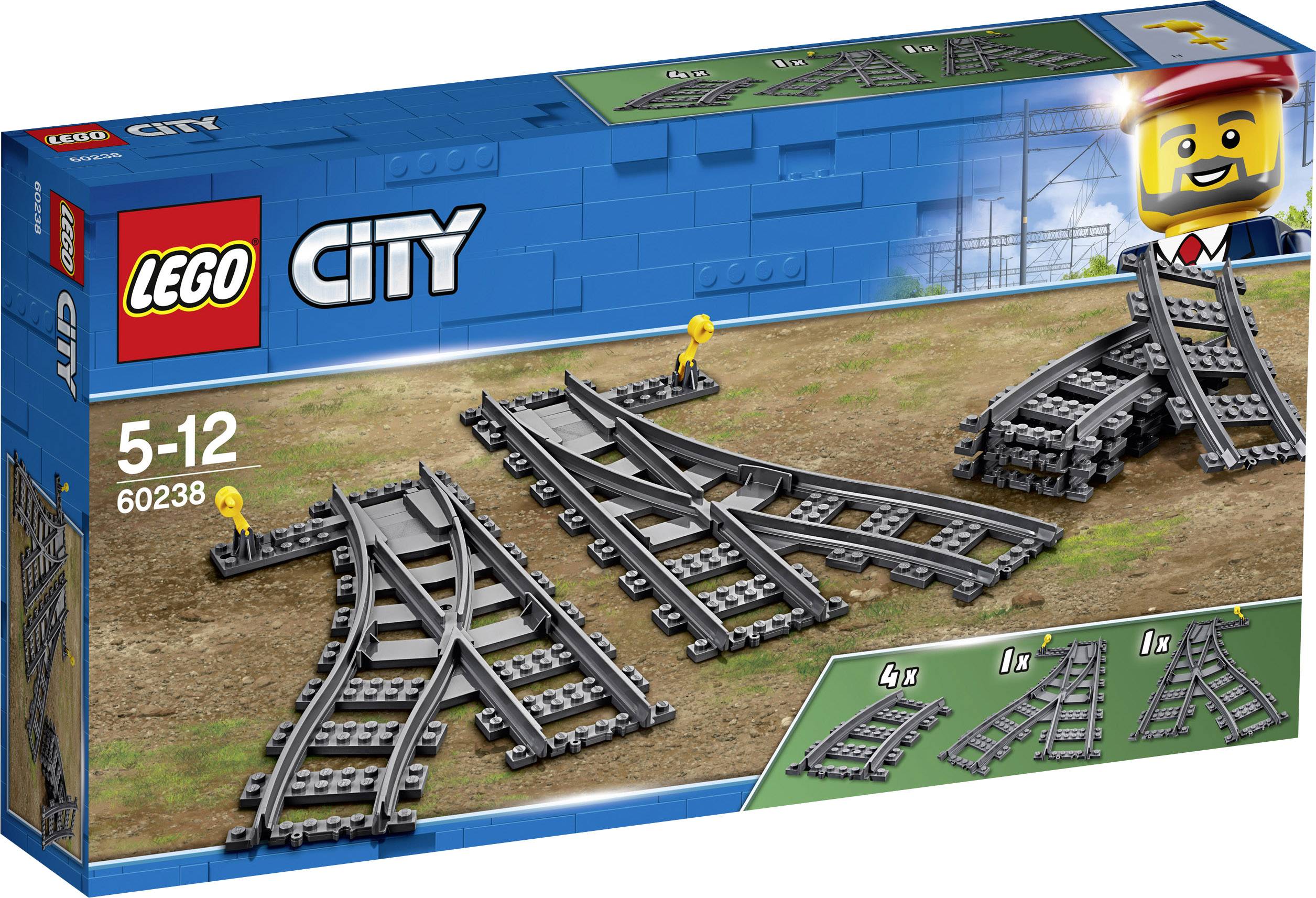 LEGO City Vlakové výhybky 60238 pro děti od 5 do 12 let. Obsahuje 4 zakřivené a 1 pravou výhybku, zobrazené na zeleném podkladu.