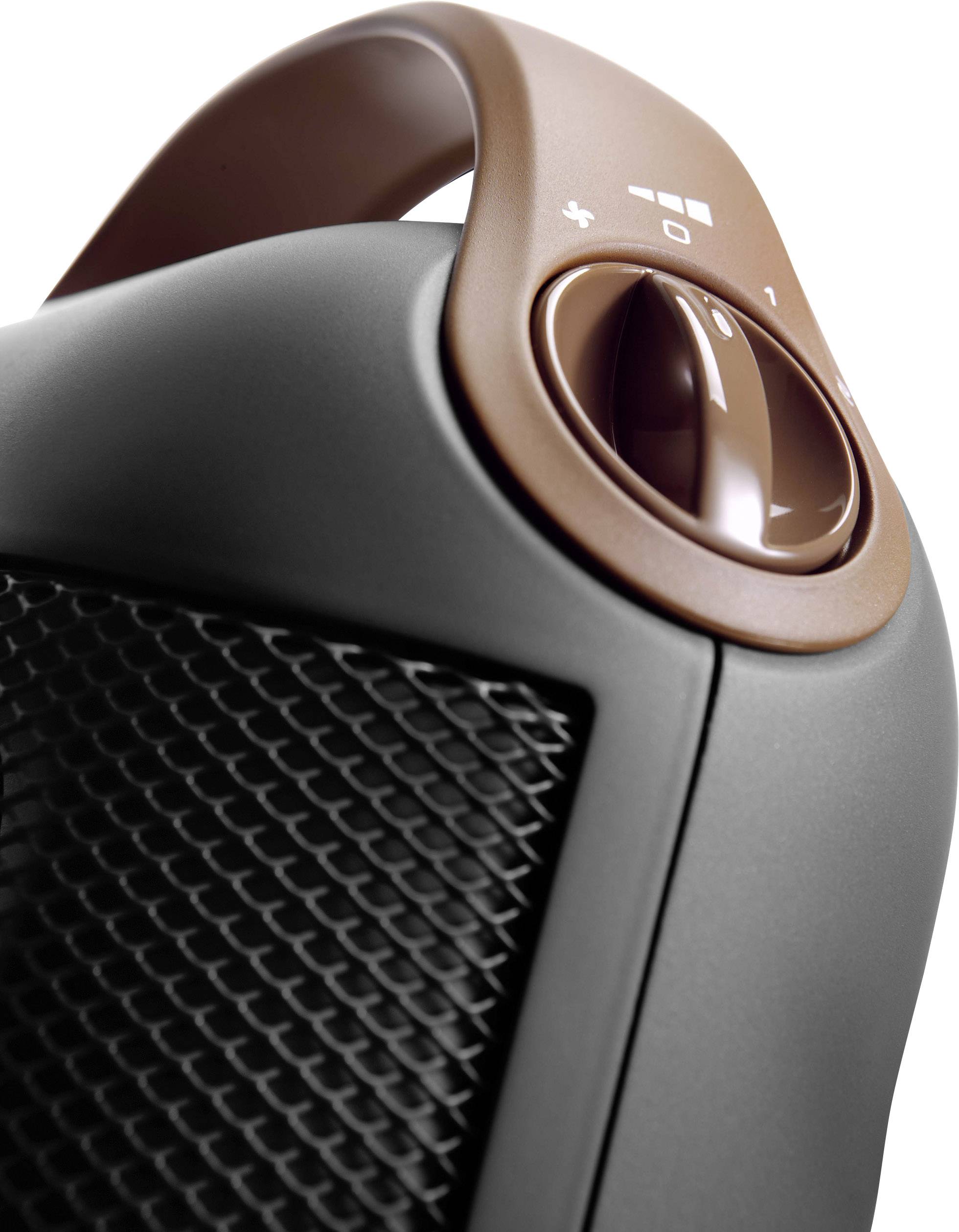 Hnědý přenosný topný ventilátor s černými větracími otvory a otočným ovladačem nahoře pro nastavení teploty.