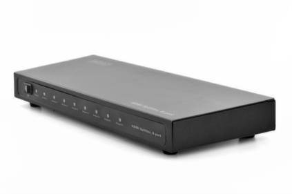 Černý síťový switch s několika ethernetovými porty na přední straně, vhodný pro propojení více zařízení v síti.