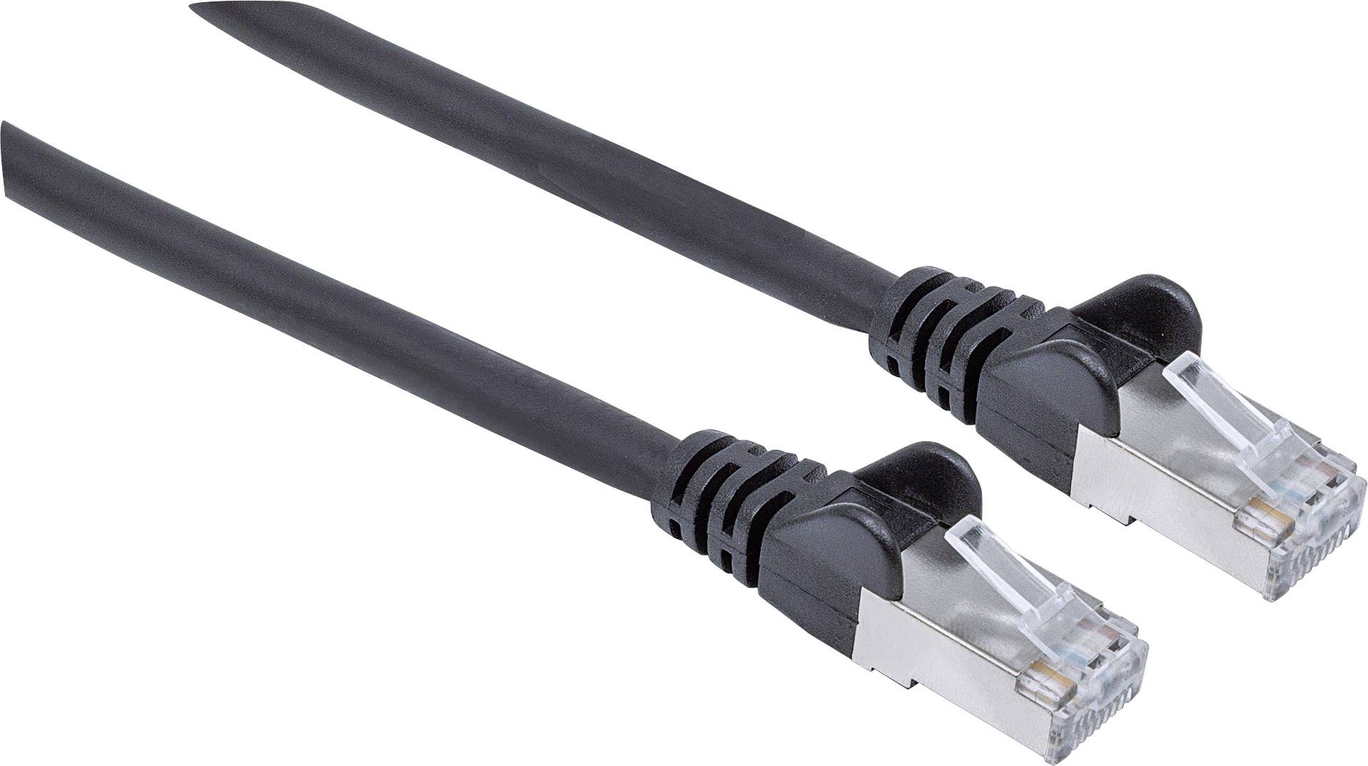 Dva konektory RJ45 s černými kabely, typické příslušenství pro internetové nebo síťové připojení.