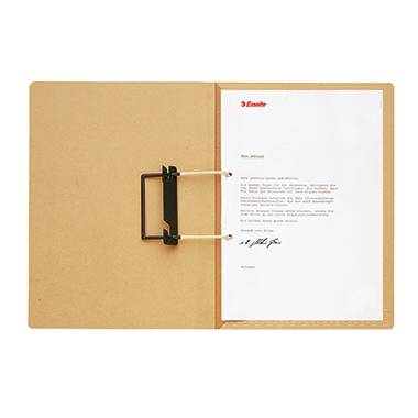 Hnědá složka s kovovým mechanismem, která drží bílý list papíru s textem. Text je napsán v angličtině.
