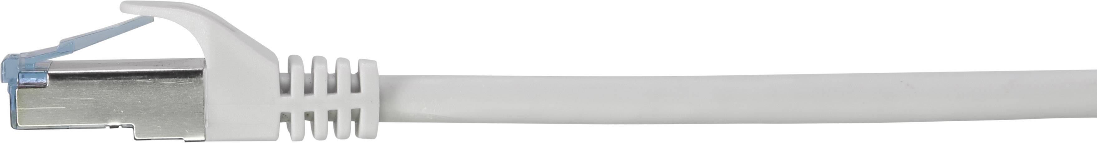 Bílý ethernetový kabel používaný pro síťová připojení.