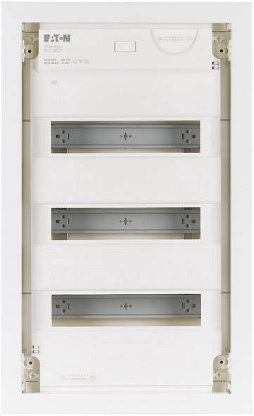 Rozvaděč se třemi řadami pro elektrické komponenty, s názvem značky vlevo nahoře, volnými prostory pro instalaci zařízení.
