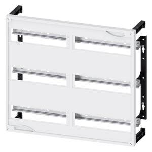 Prázdný bílý kovový rám se třemi horizontálními lištami, vhodný pro elektrické nebo technické instalace.