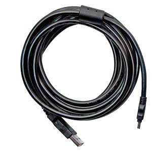 Černý USB kabel navinutý do klubíčka. Na obou koncích viditelné koncovky: USB konektor a micro-USB konektor.