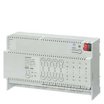 Modul KNX s několika spínači a porty pro ovládání a automatizaci elektrických zařízení v budově.