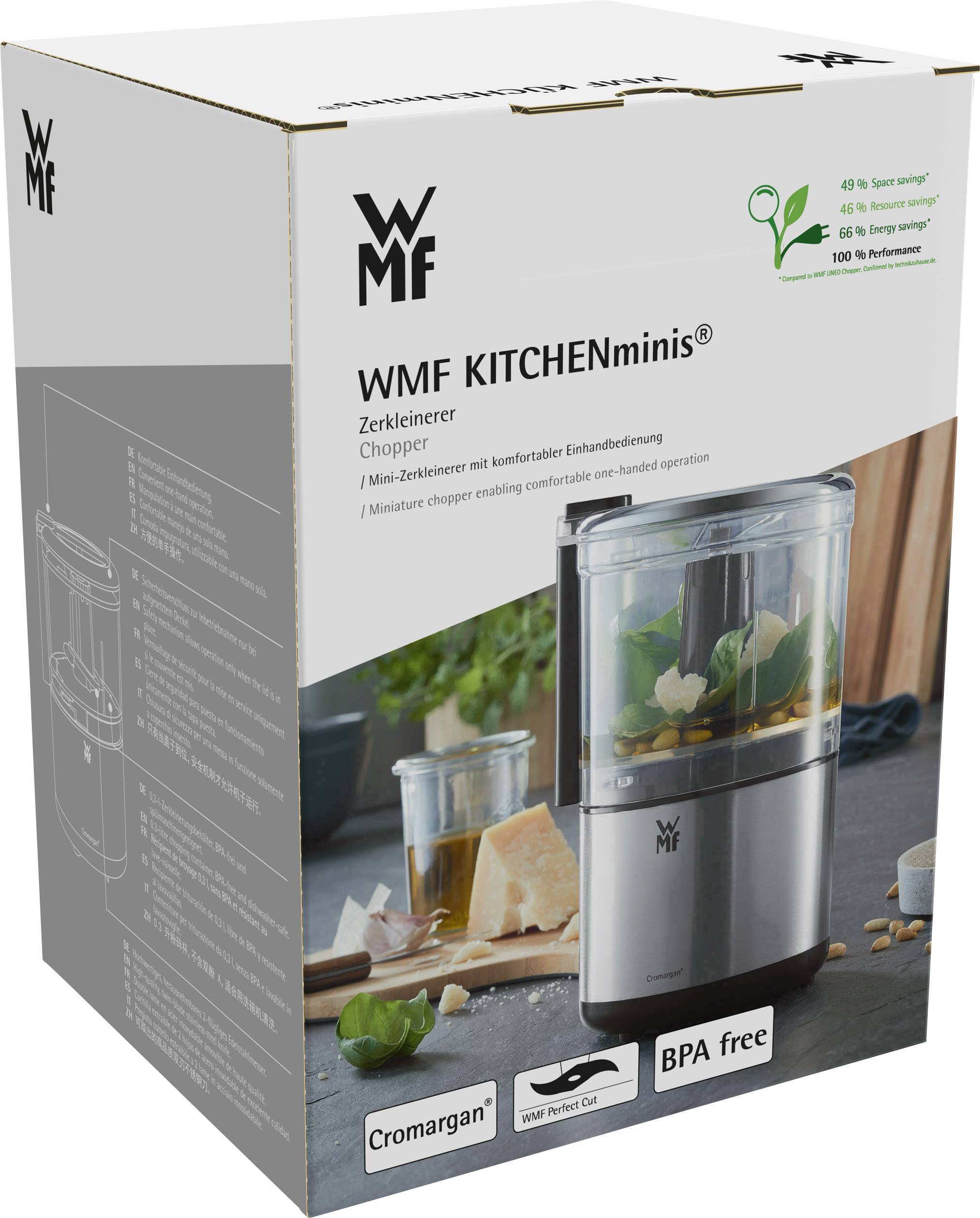 Obal kuchyňského sekáčku WMF KITCHENminis. Zobrazuje přístroj s kousky potravin uvnitř. Upozornění na materiál bez BPA a z chromované oceli Cromargan.