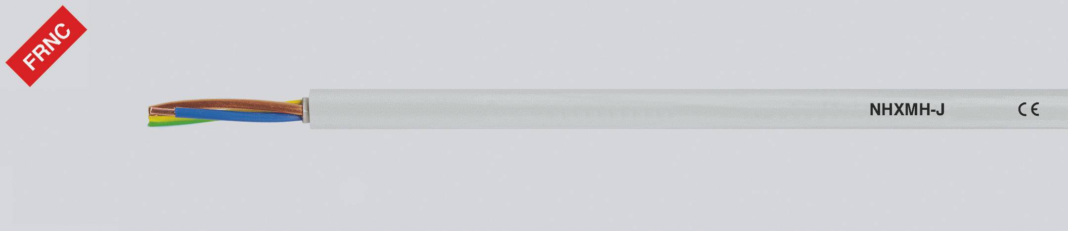 Bílý elektrický kabel s nápisem 'NHXMH-J'. Vlevo jsou viditelné měděné vodiče, pod nimi žluto-zelený ochranný vodič. Vlevo nahoře červený štítek FRNC.