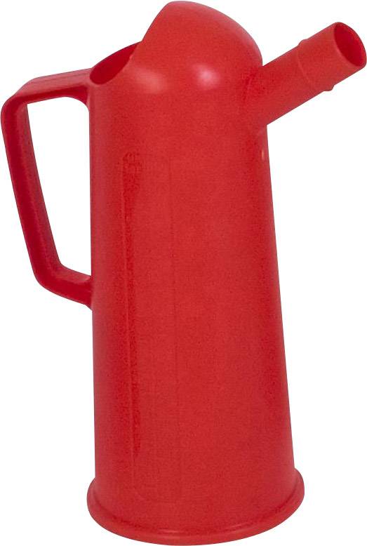 Červený plastový džbán s ohnutým výtokem a velkým uchem.