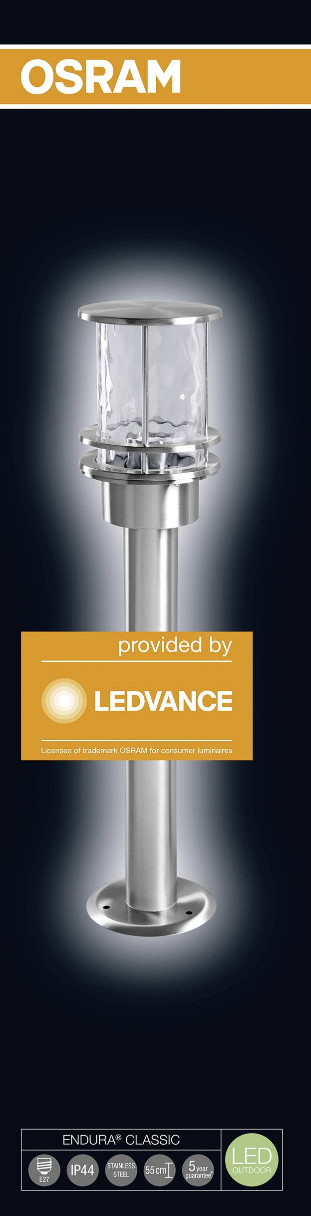 Stojací lampa značky OSRAM, poskytnutá společností LEDVANCE. Stříbrný design, průhledný skleněný kryt. Logotypy značky nahoře a uprostřed.