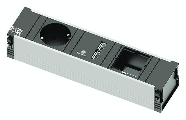 Černý a šedý zásuvný modul s jednou zásuvkou, dvěma USB porty a volným prostorem, vhodný pro integraci do nábytku.