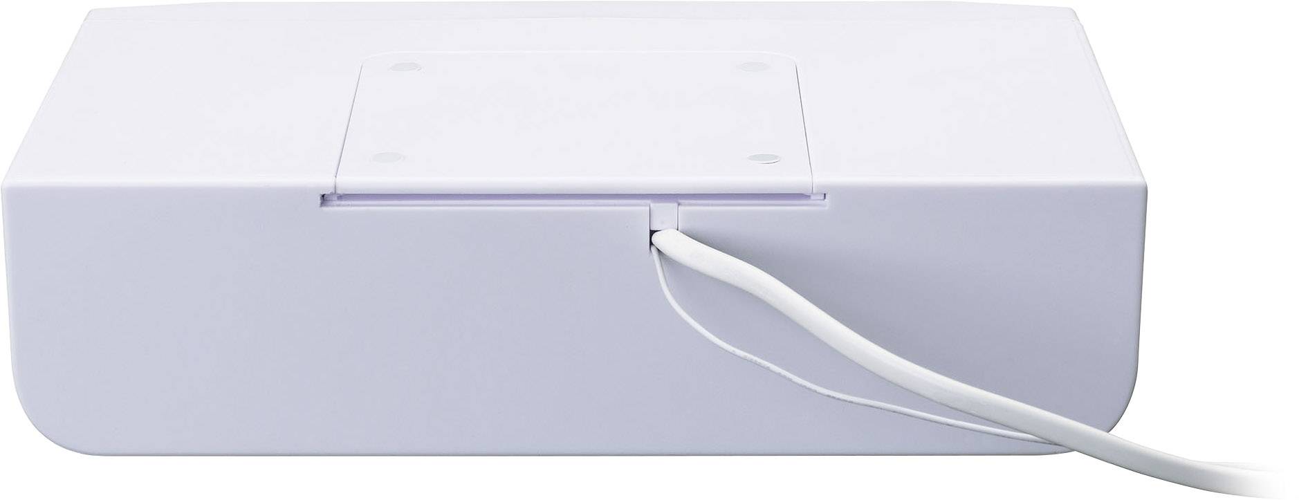 Bílý kabelový box se zaoblenými rohy. Jeden kabel vystupuje z přední strany a je pečlivě uspořádán.