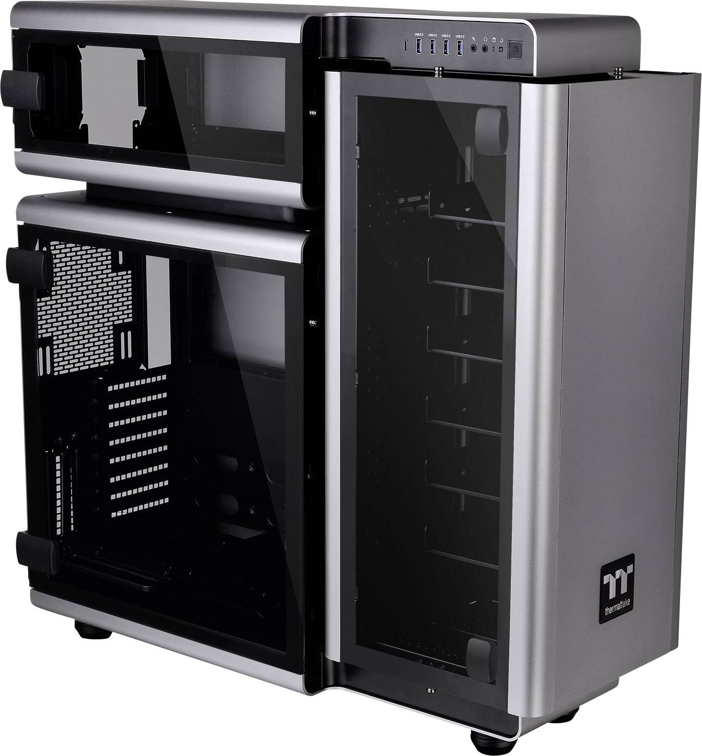 Skříň PC Thermaltake Level 20 XT v černé a stříbrné barvě s transparentními bočními panely, otevřenými komorami a USB porty nahoře.
