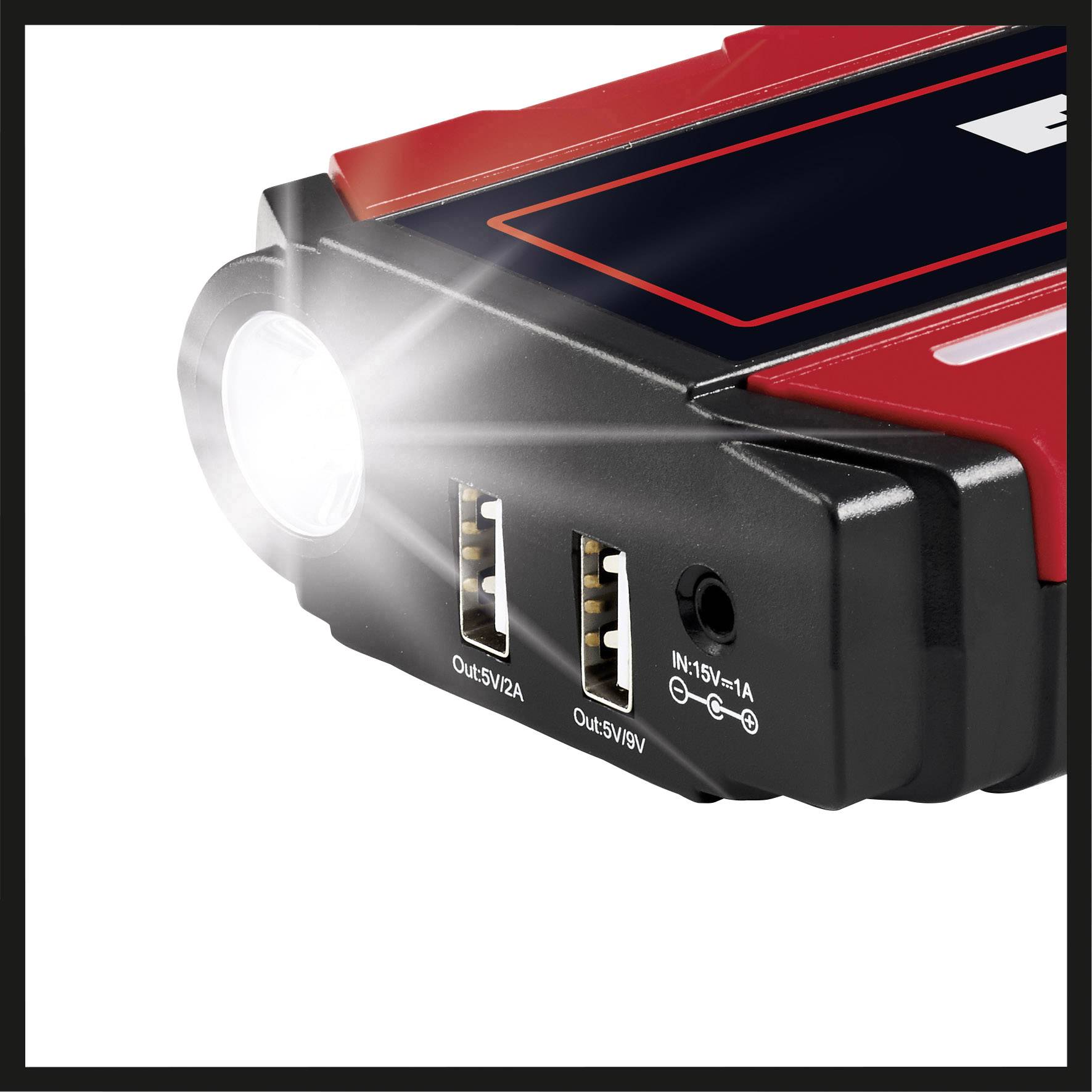Přenosné zařízení se dvěma USB výstupy a svítilnou umístěnou po straně, pravděpodobně powerbanka.