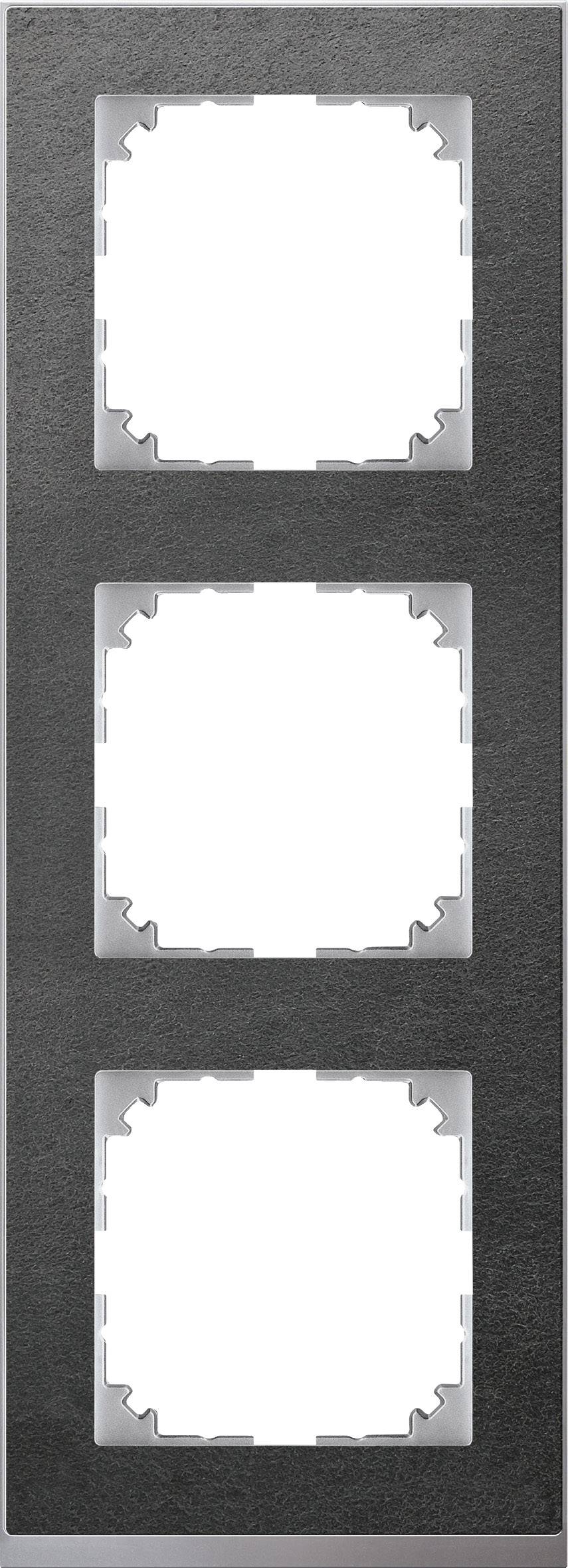 Černý trojitý rámeček pro zásuvky nebo vypínače, umístěný svisle.