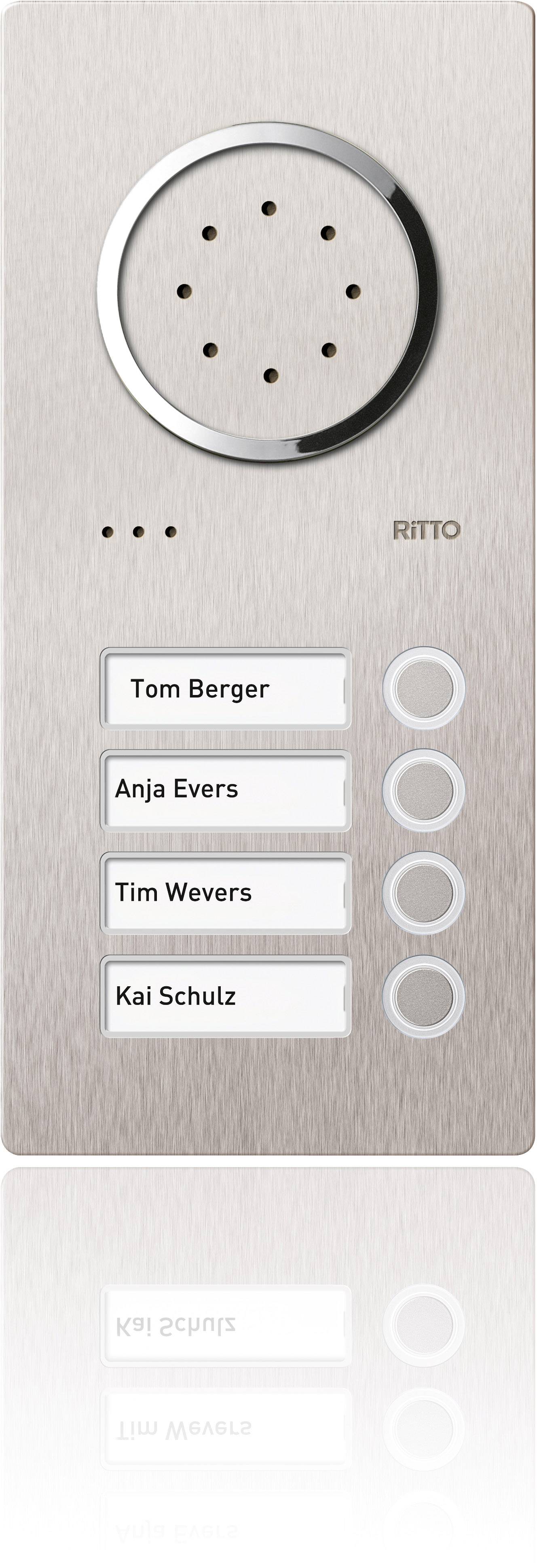 Domovní telefon se čtyřmi zvonkovými tlačítky, vždy se jmény: Tom Berger, Anja Eversová, Tim Wevers, Kai Schulz.