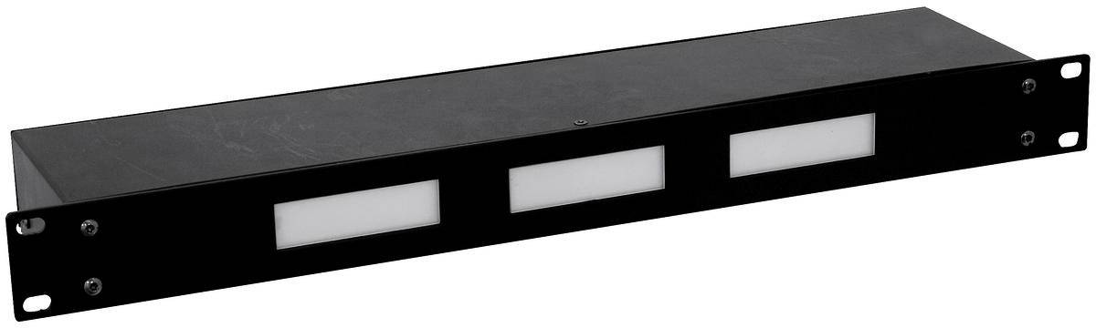Černý 19palcový rack panel se třemi obdélníkovými svítícími displeji. Vhodný pro umístění do serverové skříně.