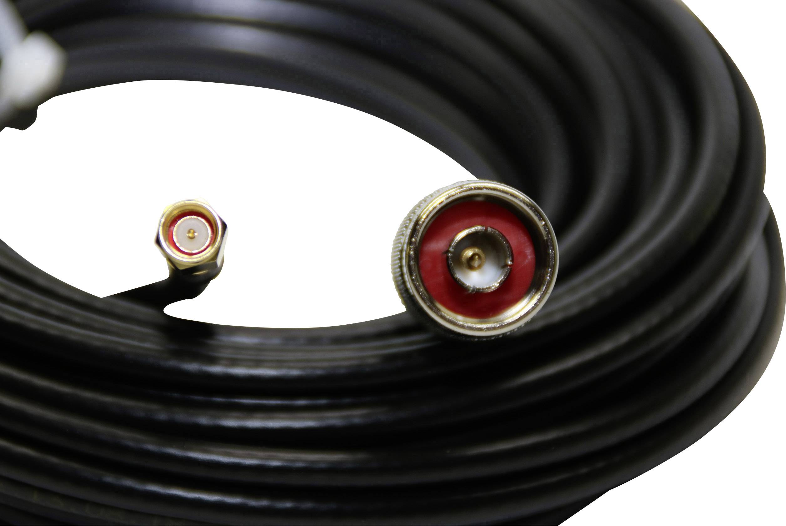 Černý svinutý kabel s kovovými konektory na obou koncích, vhodný pro elektronické nebo komunikační propojení.