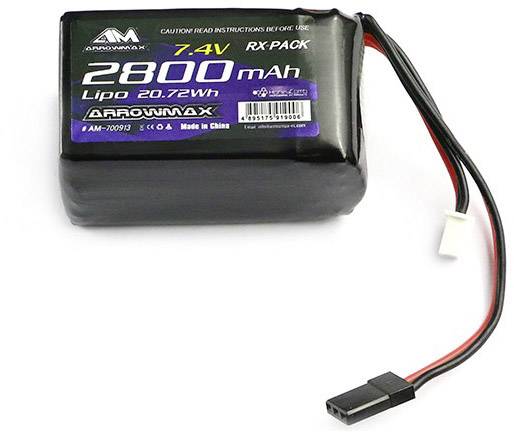 "Černý akumulátorový pack s nápisem „Arrowmax 7,4V RX-Pack Lipo 2800 mAh 20,72 Wh". Kabely se zástrčkami jsou připojeny."