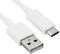 Bílý kabel s USB-A konektorem na jednom konci a USB-C konektorem na straně druhé, vhodný pro nabíjení a přenos dat.
