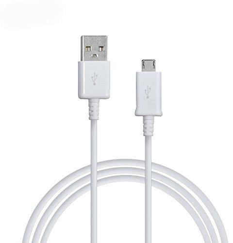 Bílý USB kabel se standardním USB konektorem na levé straně a micro-USB konektorem na straně pravé.