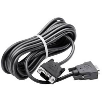 Černý sériový kabel se dvěma konektory, propojený svorkou, smotaný pro snadné uskladnění a přepravu.