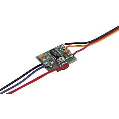 Zelený elektronický obvod s několika barevnými vodiči (černý, červený, modrý, žlutý).
