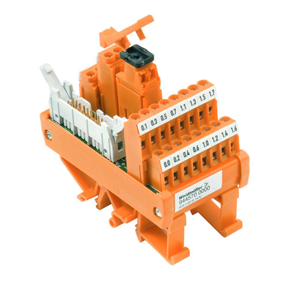 Oranžový modulární řadový svorkovnicový blok se štítky od 0,1 do 1,7 na svorkách. Elektroinstalační příslušenství od společnosti Weidmüller.