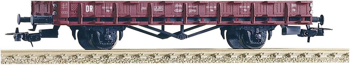 Nákladní vůz modelové železnice, červený s logem DB, na kolejovém úseku. Detailní reprodukce originálu, vhodná pro sbírky nebo modelové železniční tratě.