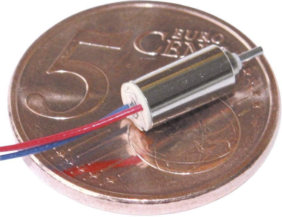 Miniaturní elektromotor leží na minci v hodnotě 5 eurocentů, aby demonstroval malou velikost motoru ve srovnání s mincí.