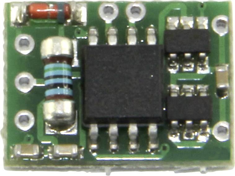 Zelená mikrodeska plošných spojů s elektronickými komponenty, jako jsou rezistory, a centrálním černým integrovaným obvodem.