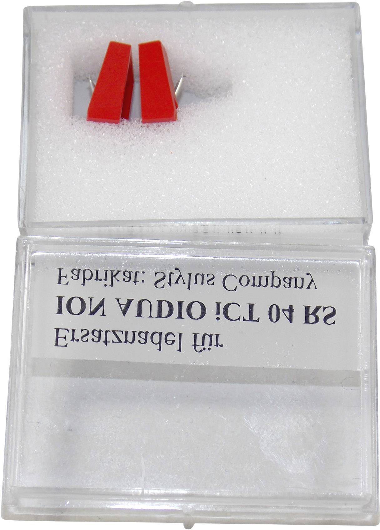 Plastová obálka s červeně zabarvenou náhradní jehlou uvnitř, vhodná pro model 'ADC India Stylus 10E'.