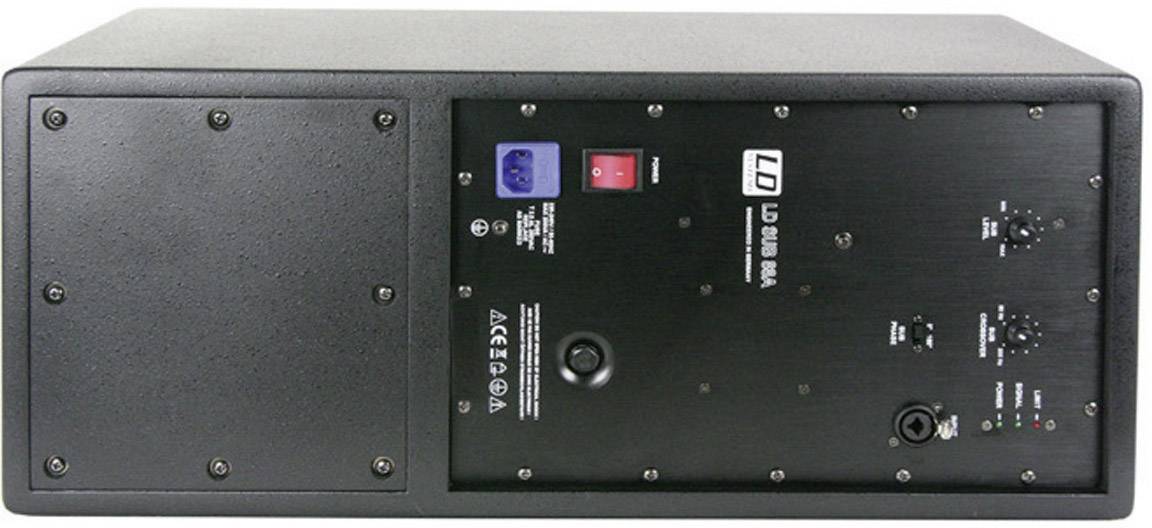 Černý zadní panel nízkotónového reproduktoru LD Systems se síťovou zásuvkou, vypínačem zapnuto/vypnuto a různými zvukovými vstupy a ovládacími prvky.