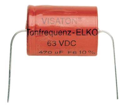 Červený válcový elektrolytický kondenzátor s nápisem 'Nízkofrekvenční elektrolytický kondenzátor 63 VDC 470 µF F6 10%'.