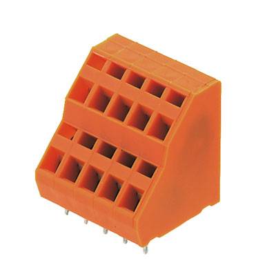 Oranžový úhlový konektor s několika čtvercovými vstupy, používaný pro elektronické propojení.