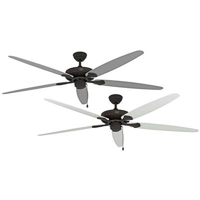 Dva stropní ventilátory, každý s šesti lopatkami, jeden v šedé a druhý v bílé barvě, visí rovnoběžně na stropě.