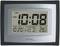 Elektronické hodiny ukazují 22:08, datum 20. 10., den středa, odpočítávací den, teplota 28,6 °C.