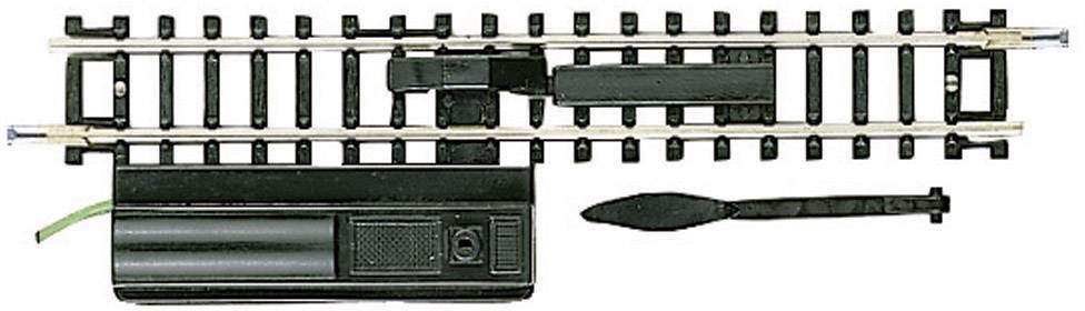 Modelová železniční kolej s výhybkou a elektrickým přepínačem pro změnu směru. Mechanismy jsou viditelné.
