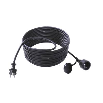 Dlouhý, navinutý prodlužovací elektrický kabel s vidlicí a zásuvkou, černé barvy, vhodný pro venkovní použití nebo velké vzdálenosti.