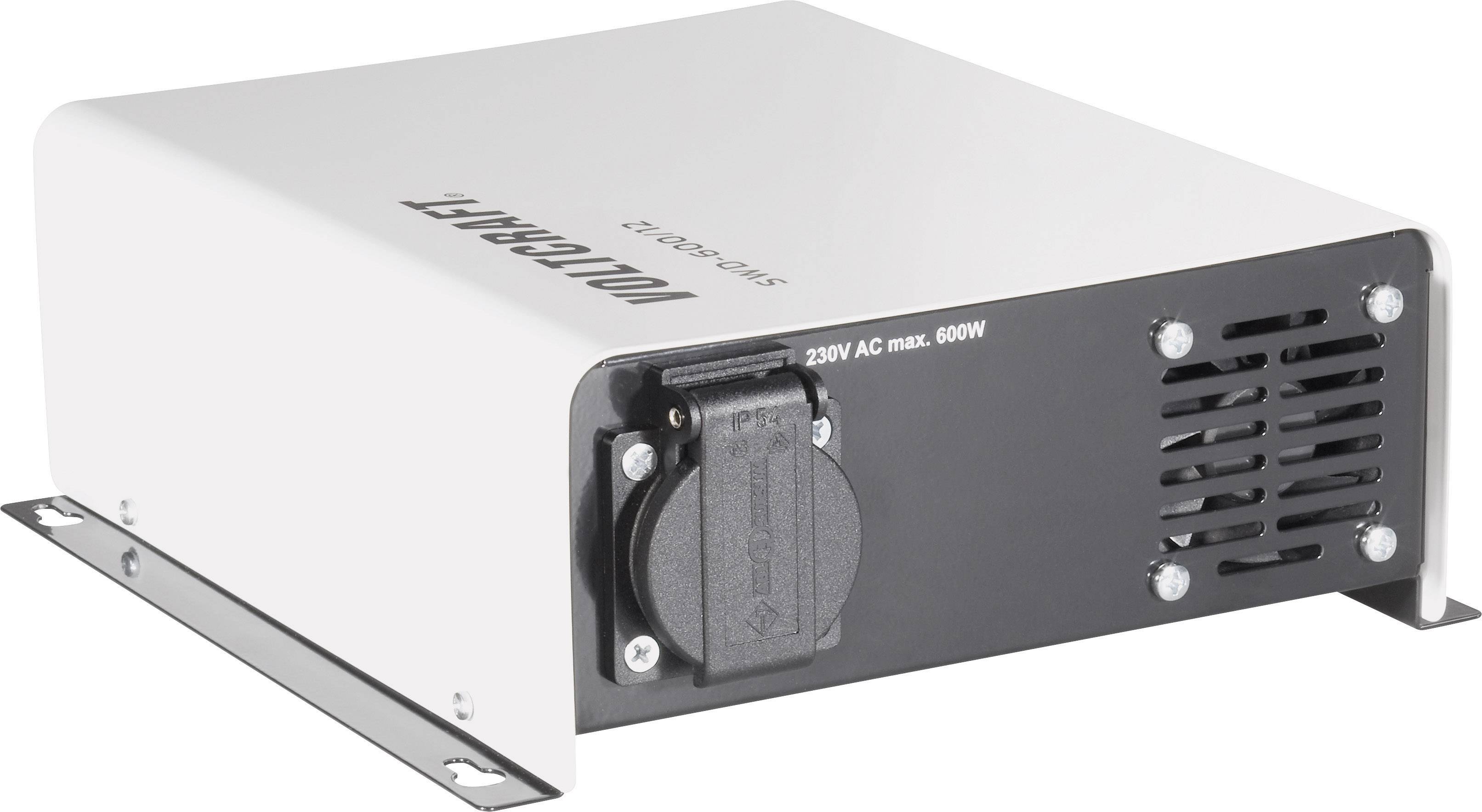 Bílý měnič napětí od Voltcraftu s jednou zásuvkou, uváděný jako '230V AC max. 600W'. Vhodný pro konverzi elektrické energie.