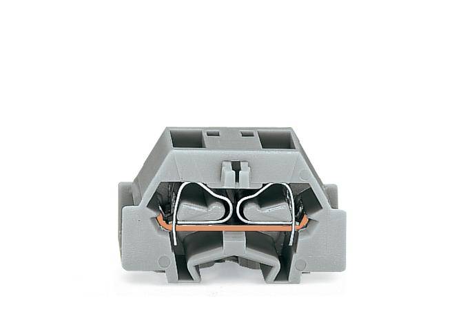 Šedý elektrický svorkovnicový blok s drátovým připojením je zobrazen. Svorky jsou navrženy pro bezpečné upevnění kabelů.