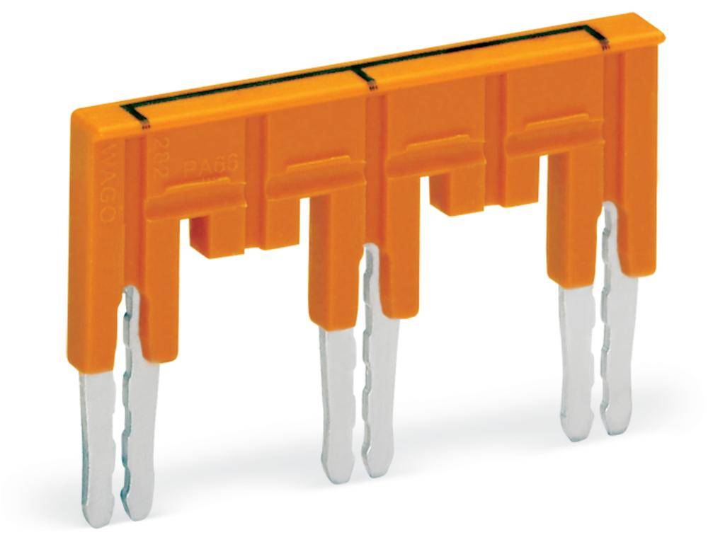 Oranžová elektronická zástrčka se čtyřmi kovovými kolíky, vhodná pro elektrotechnické propojení.