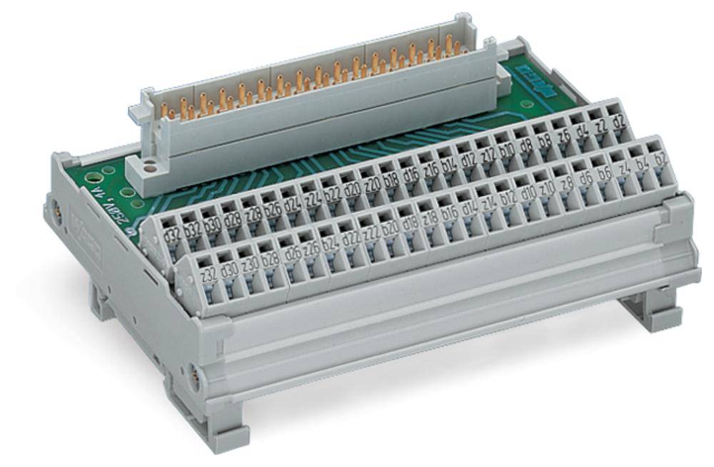 Elektronický modul s různými konektory namontovaný na desce plošných spojů. Vhodný pro technické aplikace nebo síťová propojení.