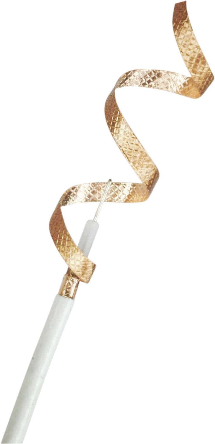 Kabel s měděným stínicím páskem ve spirálovém provedení, který je navinut kolem bílého vnitřního jádra.