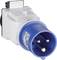 Modrá průmyslová zástrčka se třemi kovovými kontakty, namontovaná na bílé základně. Vhodná pro průmyslové aplikace.