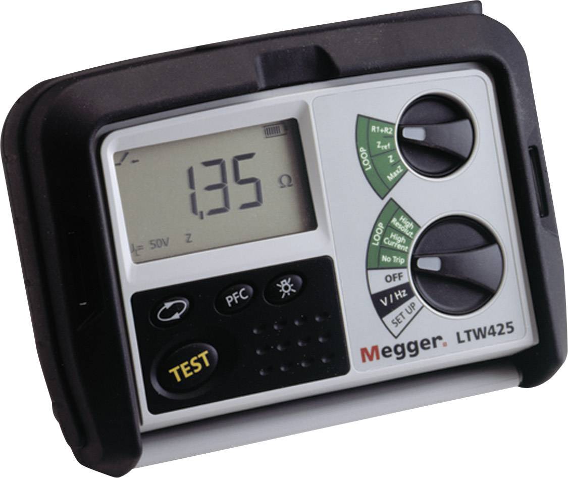 Multifunkční tester Megger LTW425 s digitálním displejem ukazuje odpor 1,35 ohmů. K dispozici je několik nastavovacích kol a tlačítek.